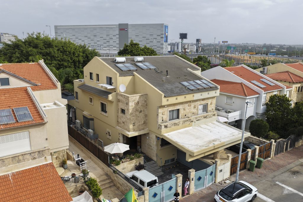 For Sale – Semi-Detached Luxury Home on Ha’Sachlav Street, Ramat Poleg, Netanya