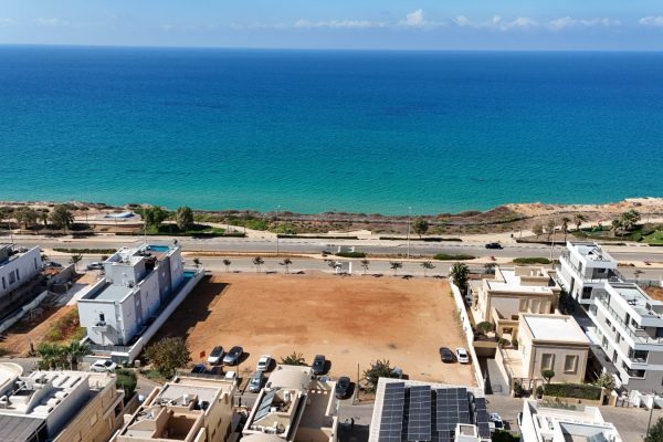 Netanya beachfront Semi-Detached Home on Exodus Street for sale