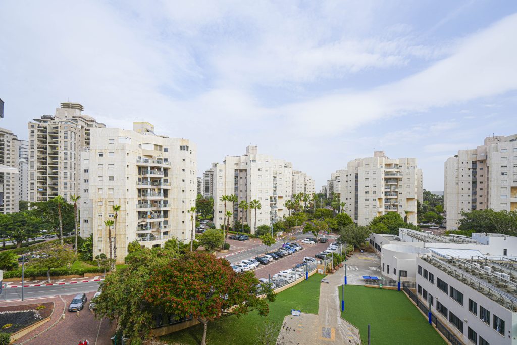 Netanya apartments for sale– 5-Room Apartment in Ramat Poleg 